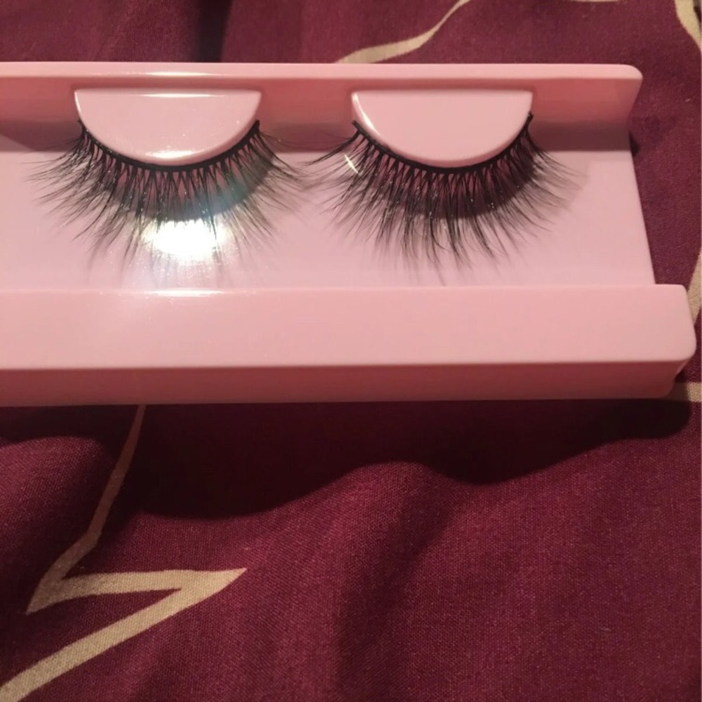 Eyelashes - Picture 3 of 8